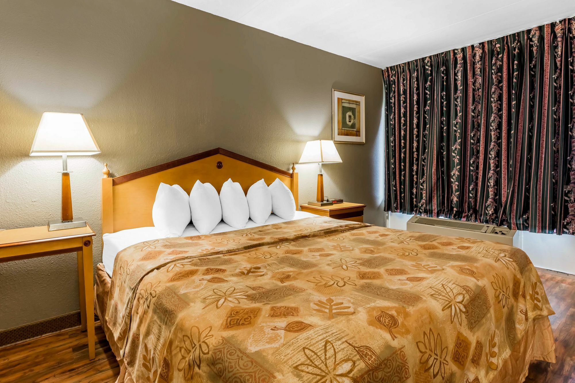 Lotus By Hotel Inn - هوت سبرنغز المظهر الخارجي الصورة